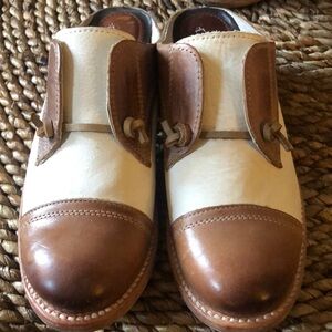 Very good condition Women’s size 7 Freebird Malena Shoes!